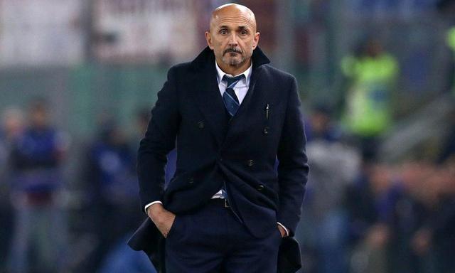 包含老妇人客胜那不勒斯，稳坐积分榜榜首，气势如虹的词条