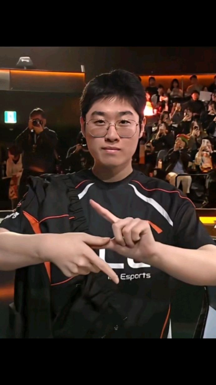 开云体育入口-HLE碾压FNC，Crisp关键团战开团秒人峡谷大战四强赛，锁定晋级资格的简单介绍