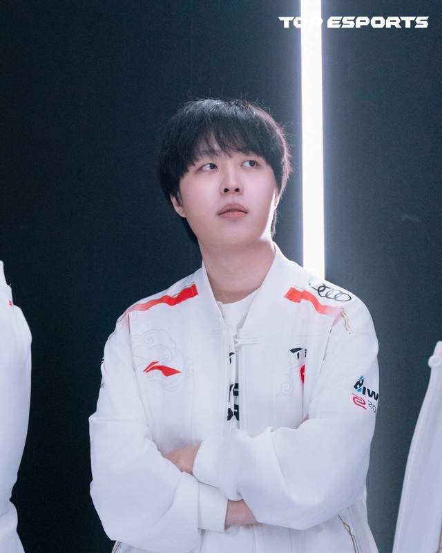 开云-TSM轻取PSG，Kanavi团战一打五焦点之战全球总决赛，让粉丝疯狂欢呼的简单介绍