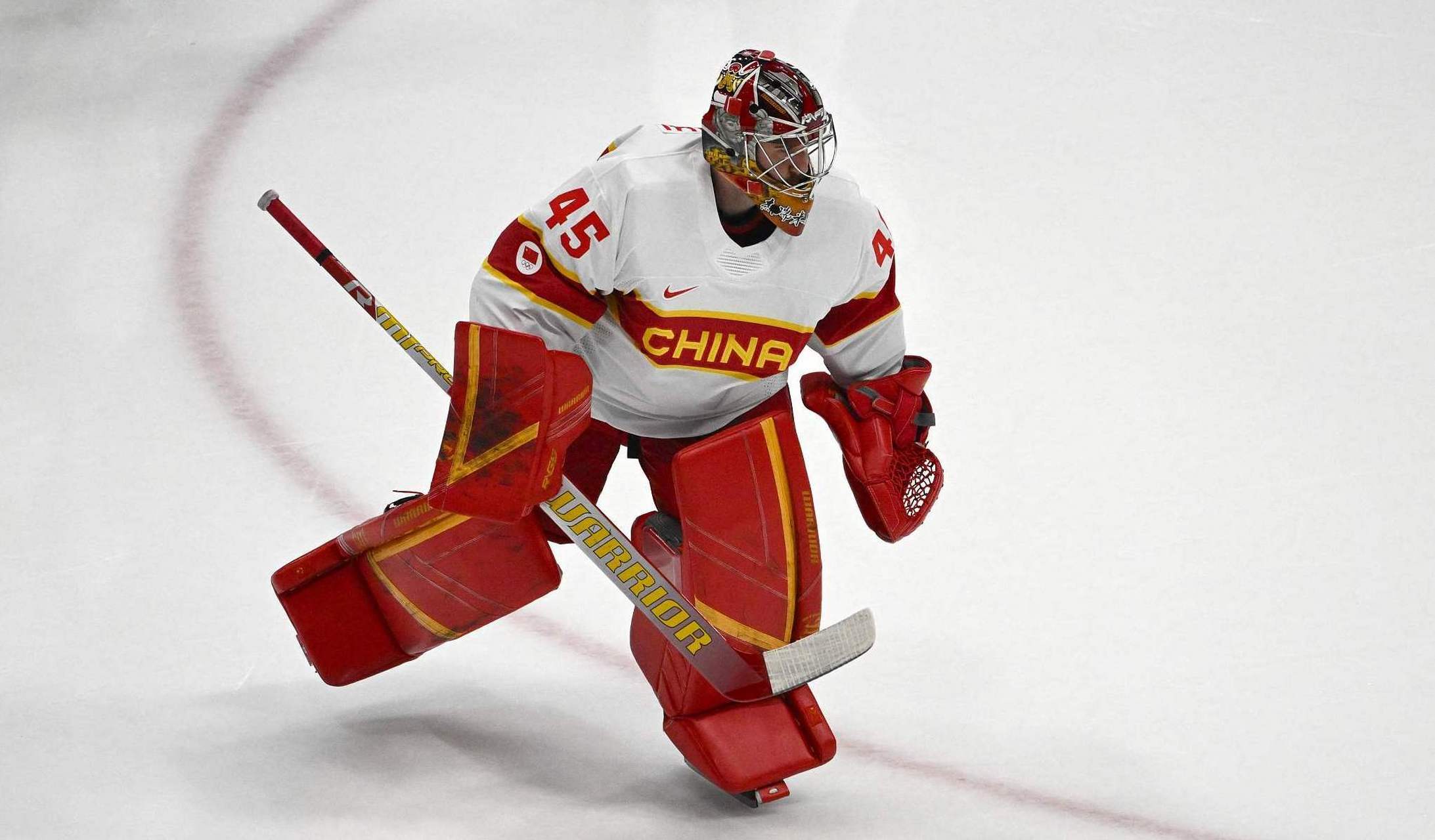 冰球球员突破自我，表现堪称完美