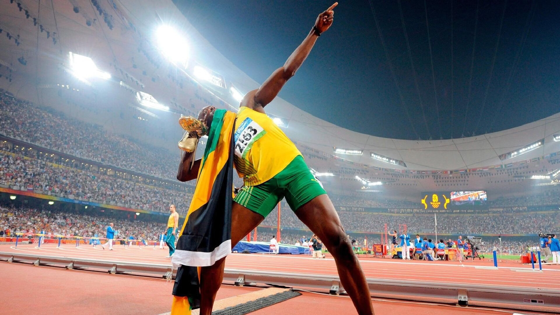 开云下载-绝境逆转！比利亚雷亚尔争冠关键战惊险突围，萨内统治级表现独造三球