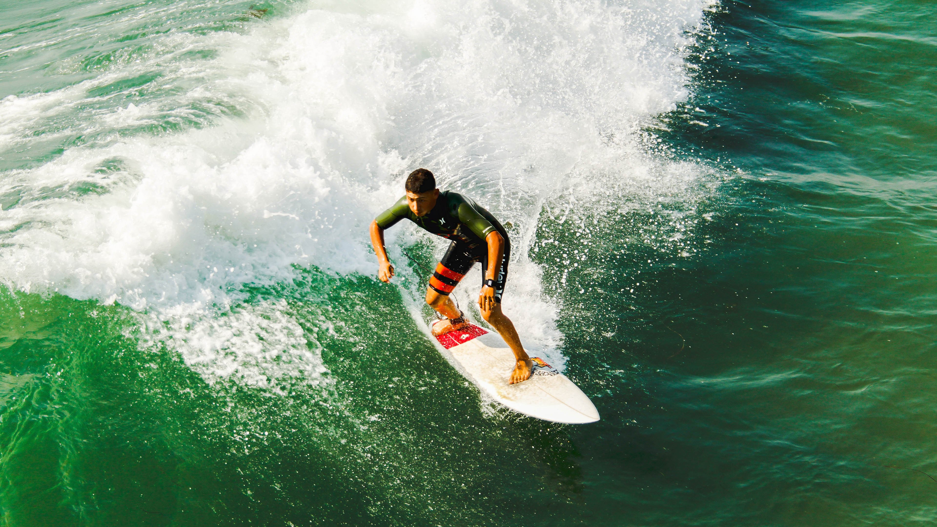引擎咆哮中的绿茵幽灵，当内马尔在F1街道赛的霓虹下抢尽风头