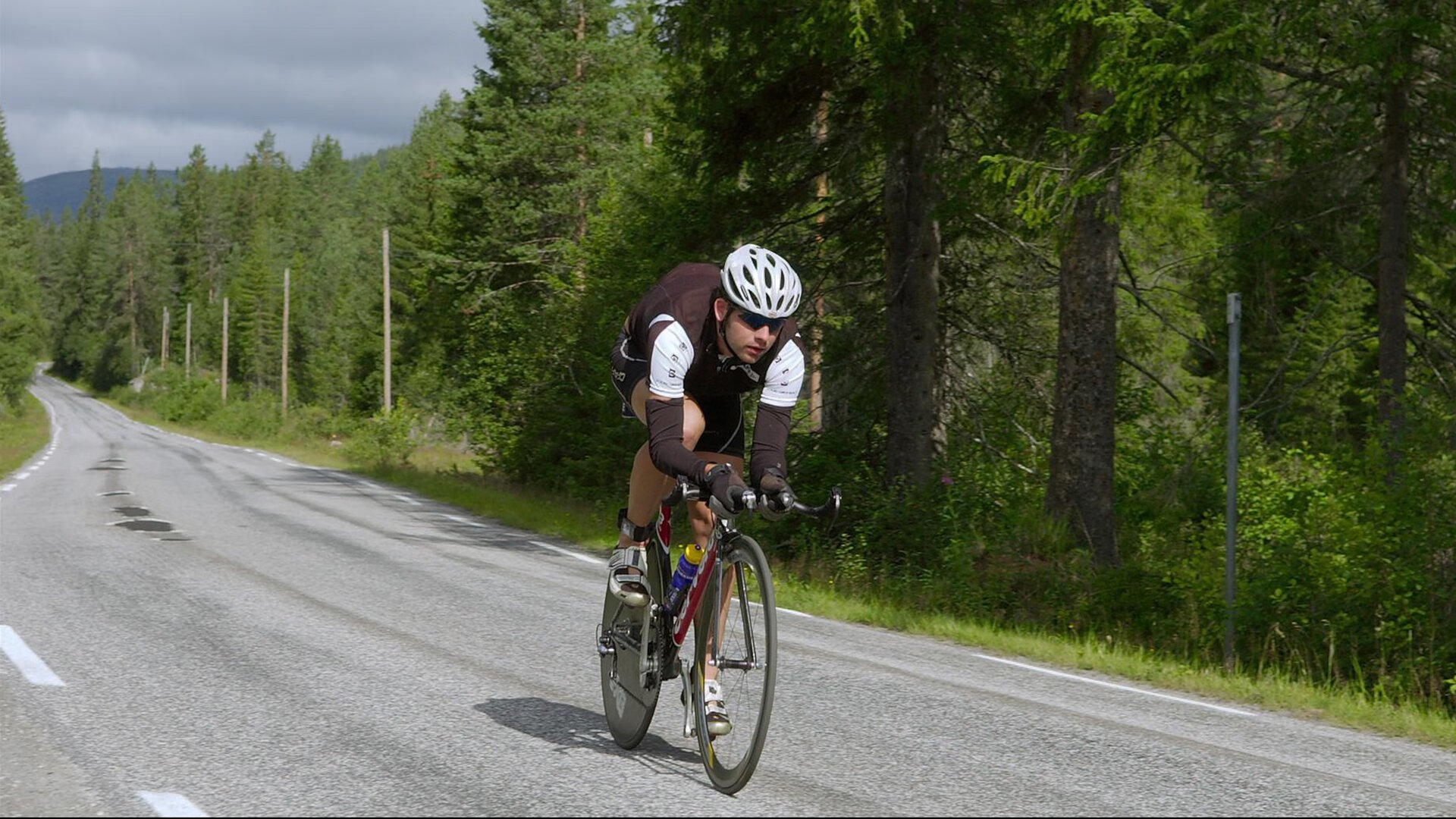 开云体育入口-当公牛的铁蹄踏碎骑士的尊严，克莱在F1赛道上重演了G6汤的神迹